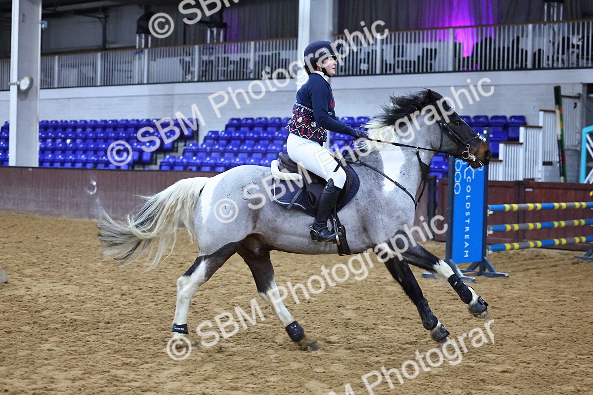 SBM_002579 - Class 6 - Holly & Ivy Stakes - 90cm