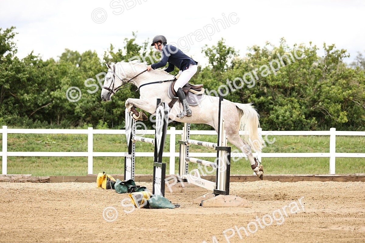 SBM_003015 - Class 11 - Senior Newcomers - 1.10m