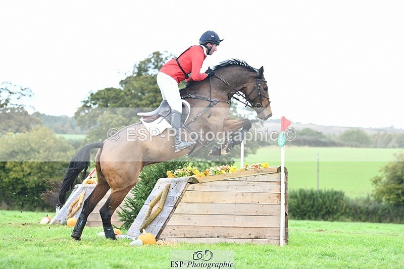 231022-134210-28722 - 321-MAN.ABOUT.TOWN.II-David.Doel-XC