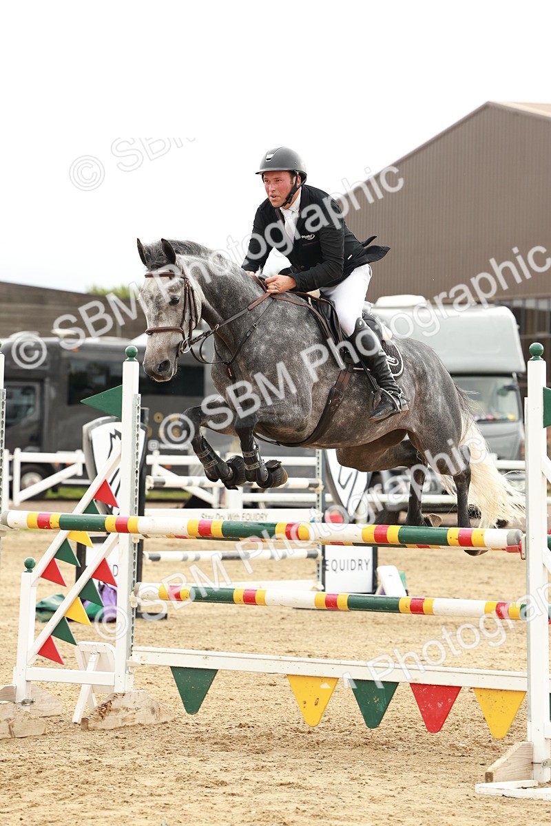 1I0A8118 - Class 5 - Senior Foxhunter 1.20m