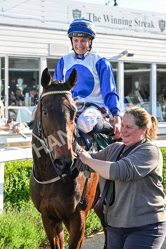 300525-Race 2-Cheerleader-7137 - Race 2