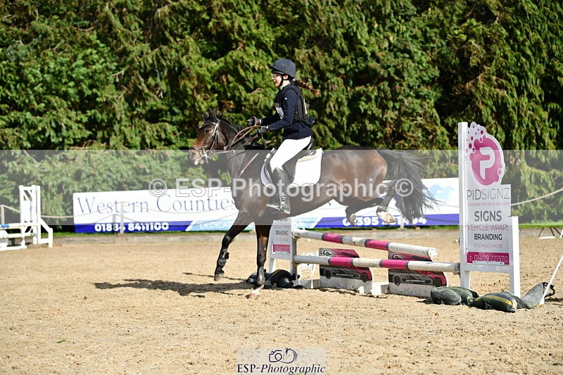 251004A-151843-01779 - Classes 8 & 9 70cm