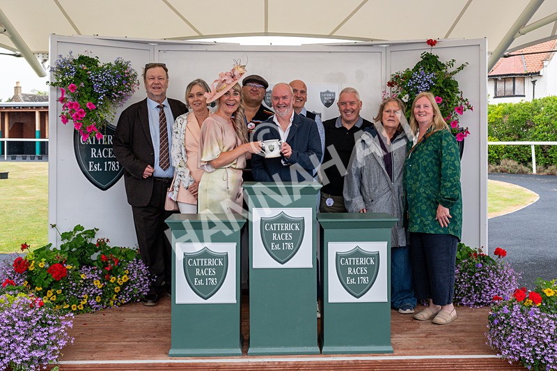 270825-Race 2-Rogue Attraction-2390 - Race 2