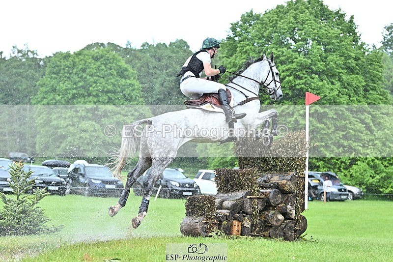 240526-124120-22131 - 404-DEERPAIRC_REVELRY-Max_Warburton