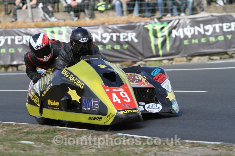 Mark Saunders / Kevin Jones Suzuki / MSG Racing - Sure Sidecar Race 1