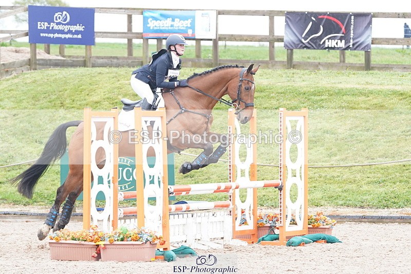 250419-104002-08401 - 459-Ella.Otto-SUMMERBRIDGE.TIPP