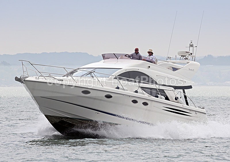 140601 WHISPER FAIRLINE PHANTOM 43 WT7A4014 - Flybridge Cruisers