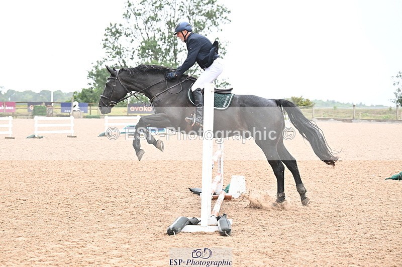 250827B-104404-00122 - Clear Round & Cls 1 Brit Nov 90cm
