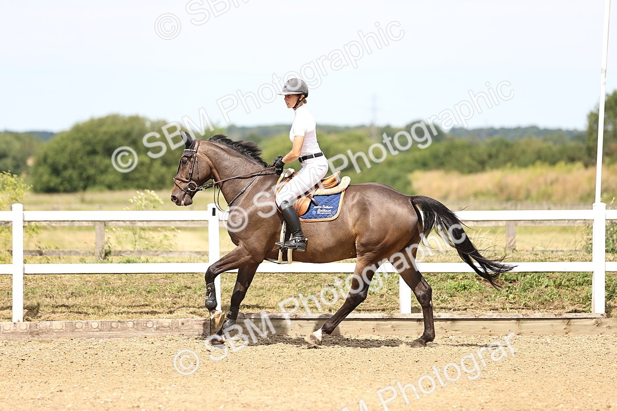 SBM_000567 - Class 15 - Redpost Equestian Senior Foxhunter - 1.20m