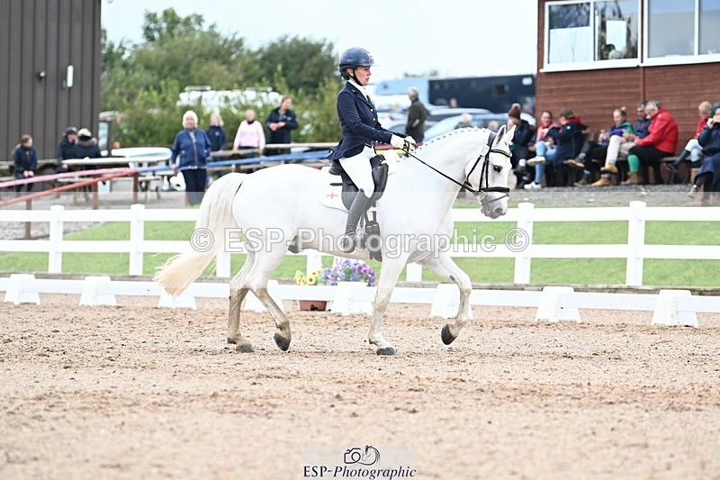 250907-124115-08402 - 067-Laura.PercyConobola.Cascade