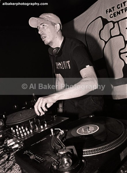 04 skitz - Friends-&-Family @ the-roadhouse 12.02.05