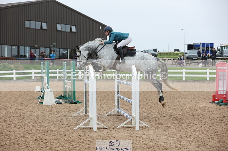 241101A-130042-01915 - FRI Cls 6 Foxhunter and 1.20m Open