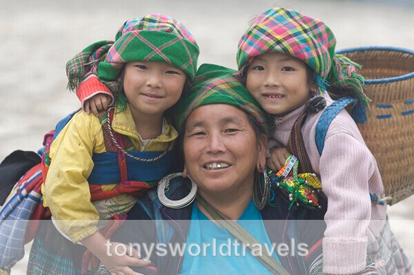 Hmong woman with her daughters, Sapa, Vietnam - Smiling faces of the World