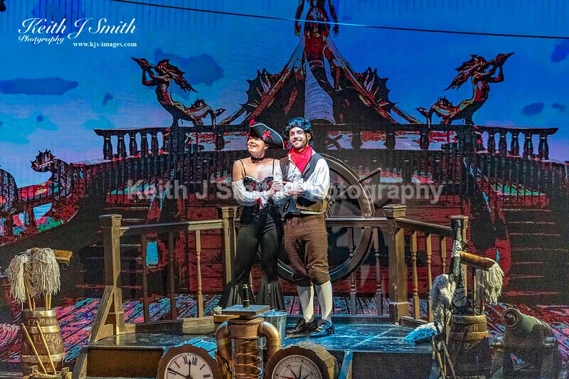 7KJS1007 - Ambition show team