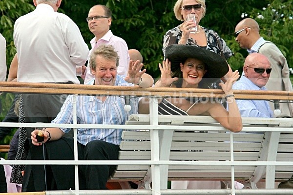 090704 SOUTHERN COMFORT IMG_1639 - HENLEY REGATTA  SATURDAY 4th JULY 2009