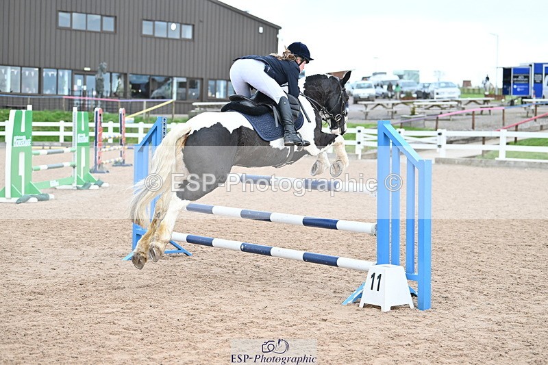 231119A-114547-05503 - Sun Cls 5 Newcomers & 1m Open