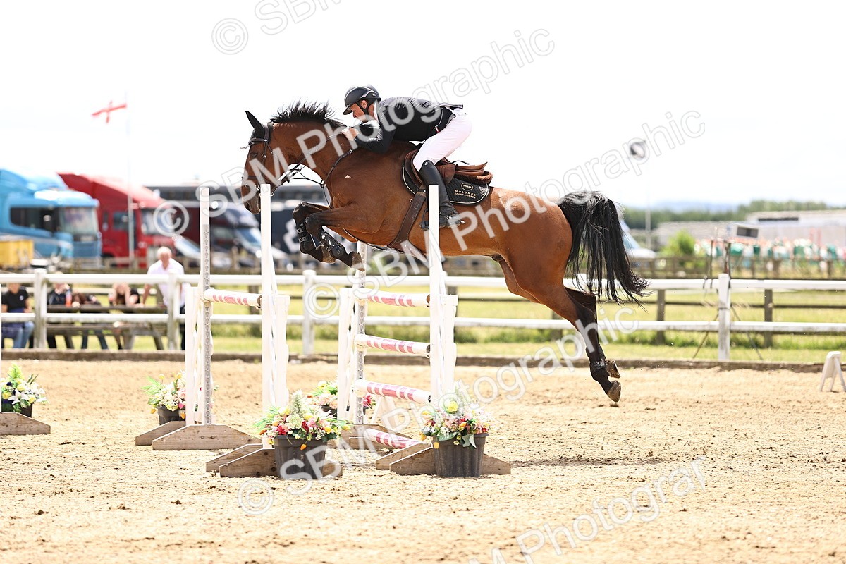 SBM_003563 - Class 22 - Senior Foxhunter 1.20m