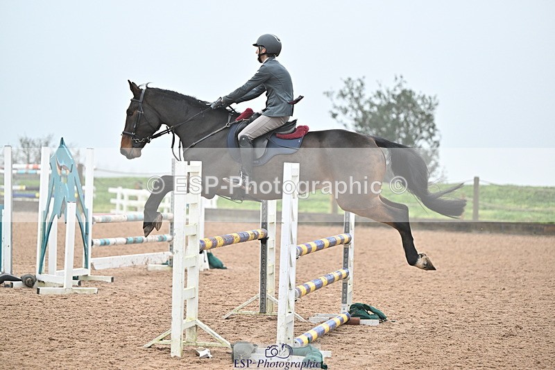 241103A-104340-06730 - SUN Cls 18 British Novice and 90cm Open