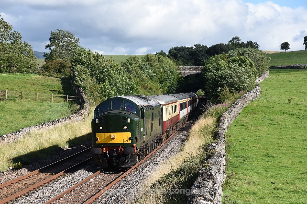 JL - 28.7.20 D6817 / 37521 1Z45 16:12 Skipton - Appleby Crosby Garrett - Crosby Garret Tunnel