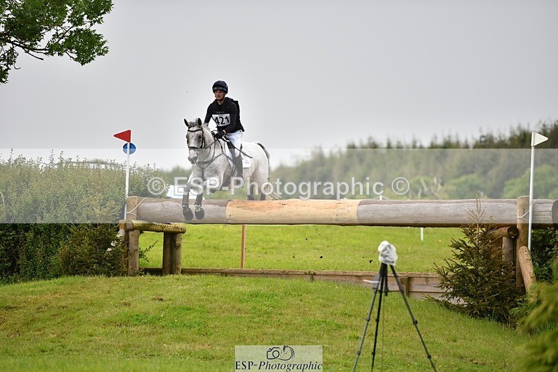 240526-132934-22582 - 421-ASK_FOR_MANCHIER-Tom_Jackson