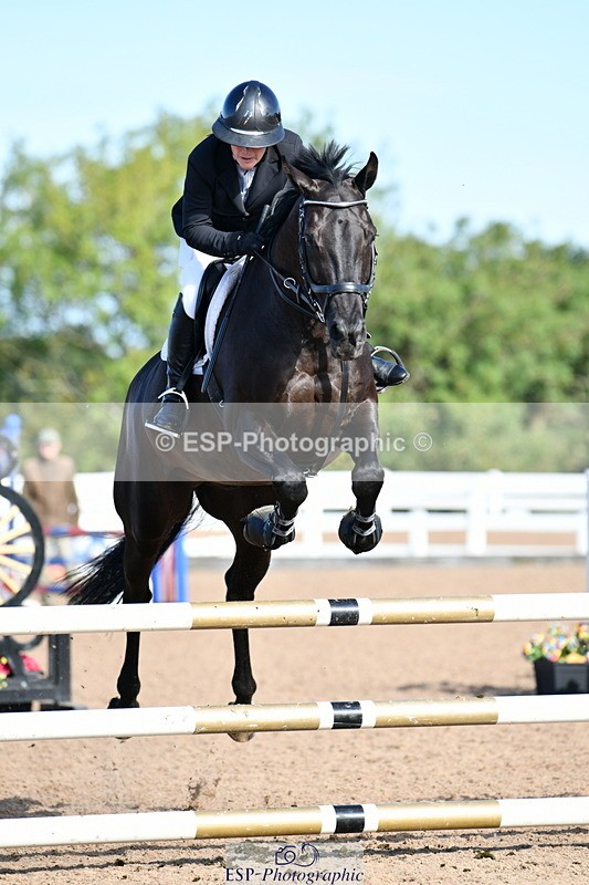 240913A-101054-03116 - Cls 20 Snr British Novice and 90cm Open