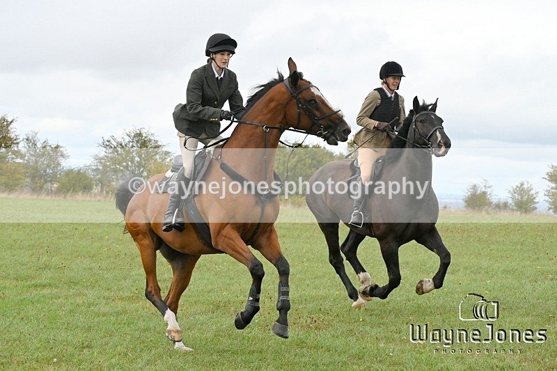 WJ7_0981 - Berks & Bucks Hound Exercise Blewbury 13-09-26