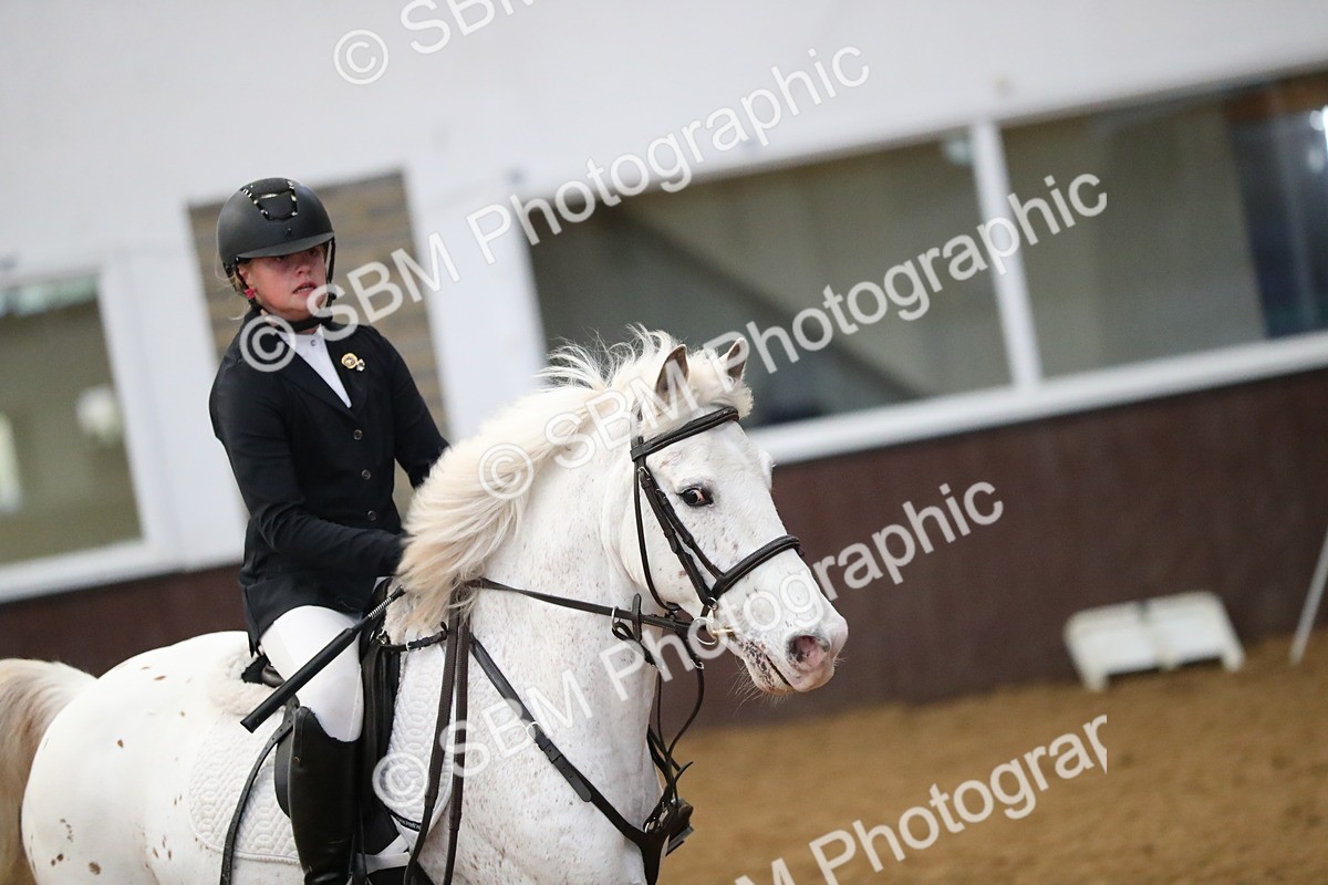 SBM_001140 - Class 3 - Horse & Hound