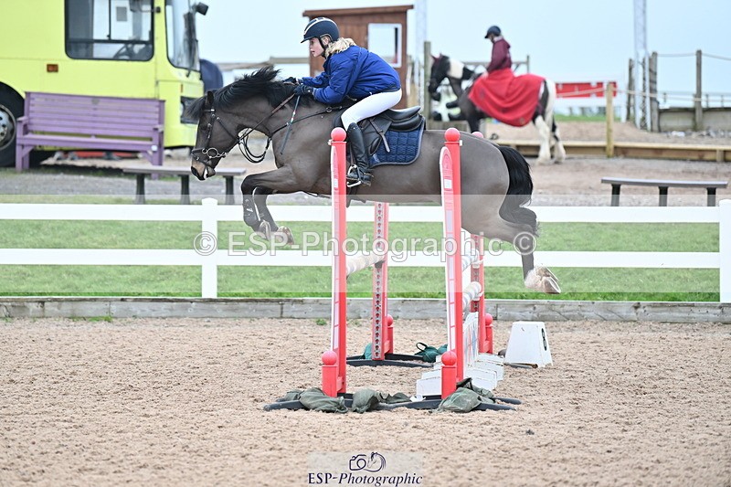 240128A-122705-00864 - Cls 4 Pony Newcomers and 1m Open