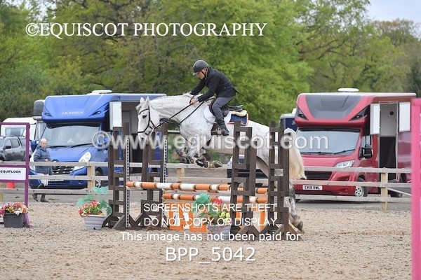 BPP_5042 - CLASS 24 SUN Senior BritiNovice/ 90cm Open