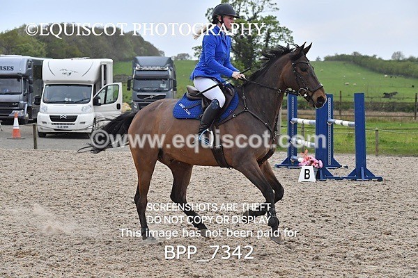 BPP_7342 - CLASS 9 FRI  Senior Newcomers/ 1.10m Open