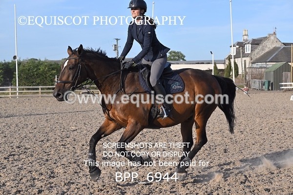 BPP_6944 - CLASS 8 Senior Newcomers/ 1.10m Open