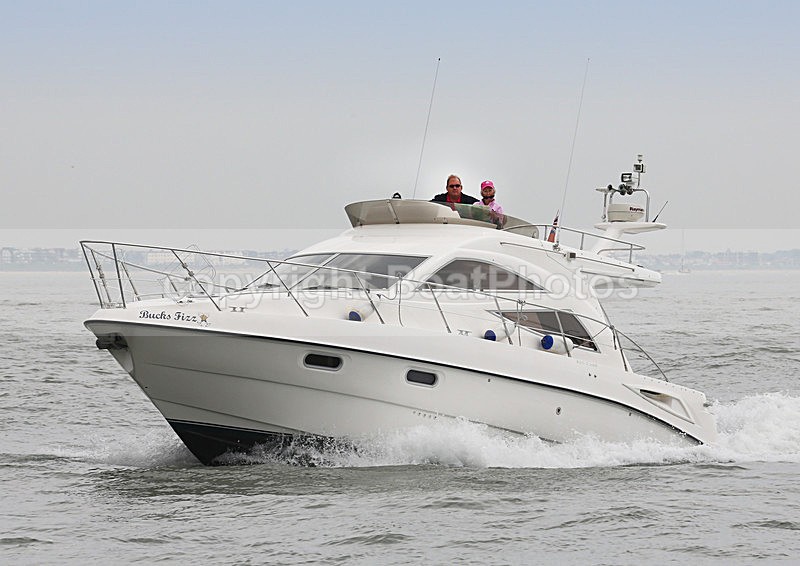 140601 BUCKS FIZZ SEALINE F34 WT7A3782 - Flybridge Cruisers