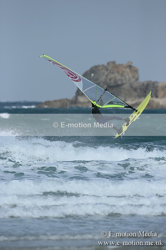 WS 020413-153 - Windsurfing