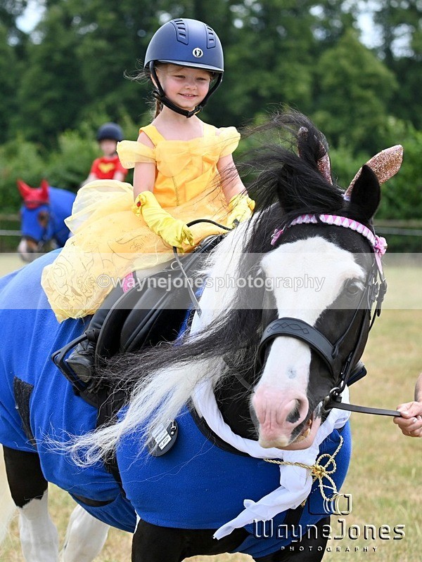 WJ6_8135 - Nancy & Churchill's first Show 22-06-25