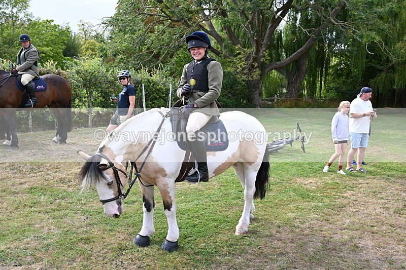WJ6_3424 - Berks & Bucks - The Old farmhouse - Hound Exercise 20-08-25