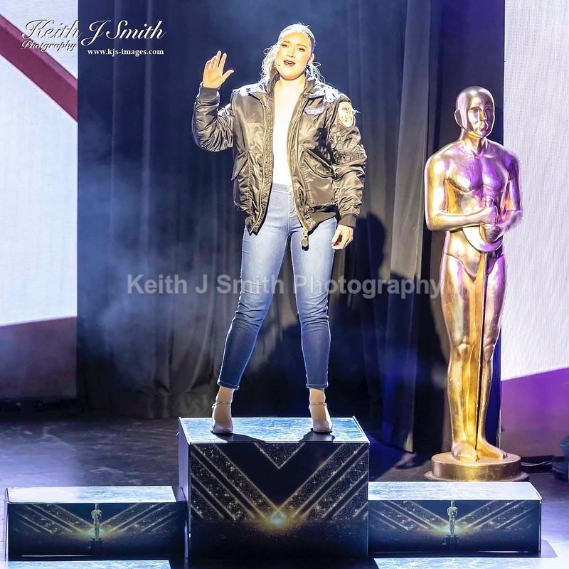 7KJS0234 - Ambition show team