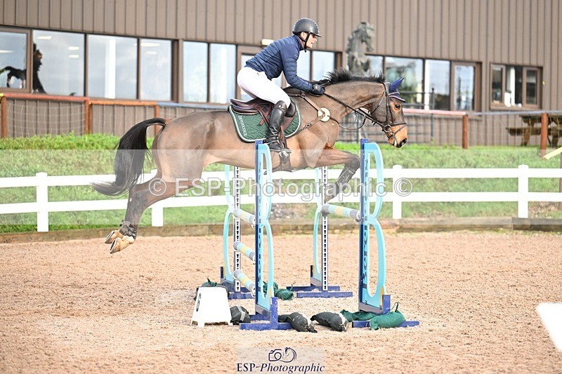 251206-123800-01004 - Cls 12 Snr Newcomers and 1.10m