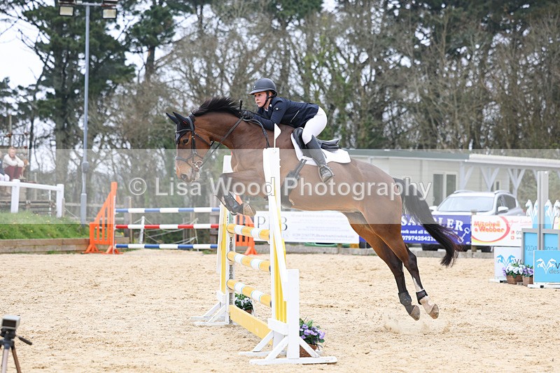 3E7A7700 - Class 8: Senior Newcomers/1.10m open