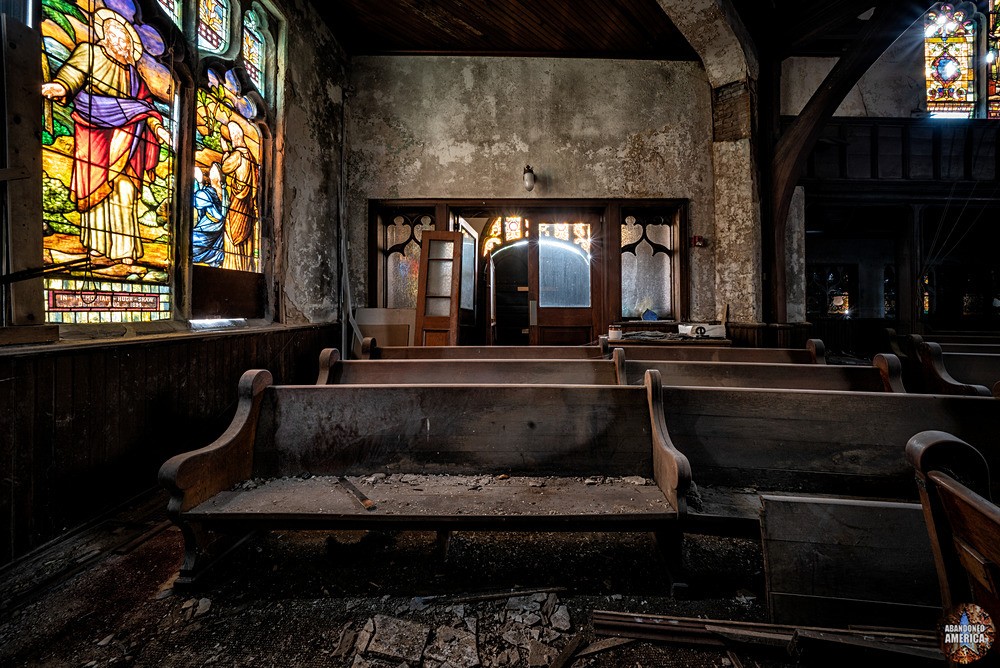 Third Presbyterian Church, Chester PA | Corner Entryway and Pews - Third Presbyterian Church