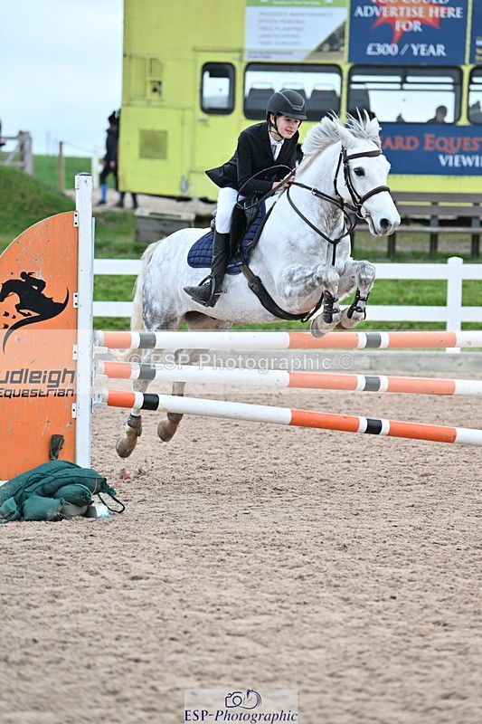 231119A-114045-05476 - Sun Cls 5 Newcomers & 1m Open