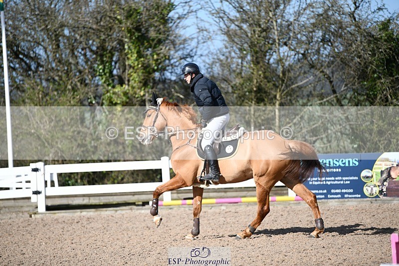 250330-103900-06205 - Cls 32 British Novice and 90cm