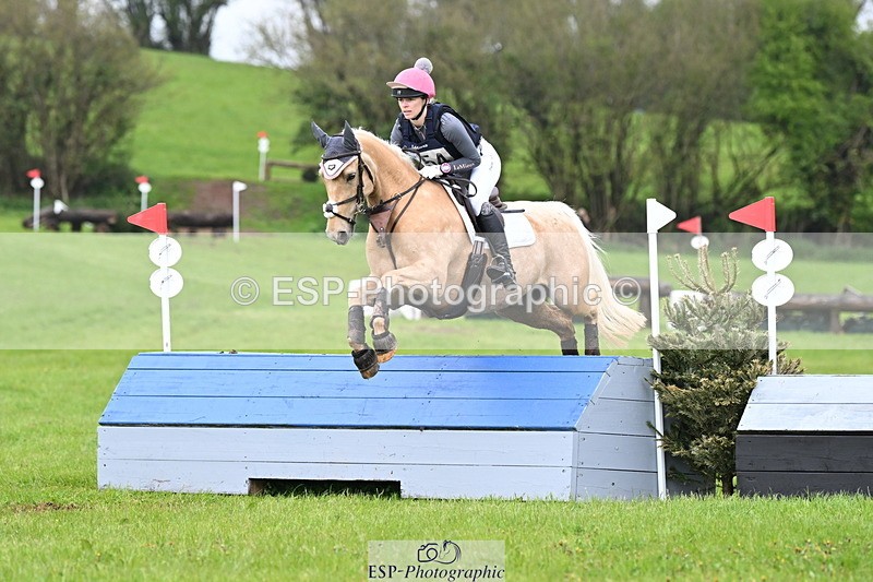 250419-105502-08693 - 554-Lauren.Reason-MERLYNS.CUSTARD.CREAM