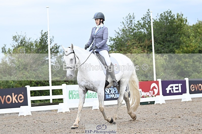 250907-105148-06377 - 070-Charlotte.DoreyDeards.Silver.Bounce