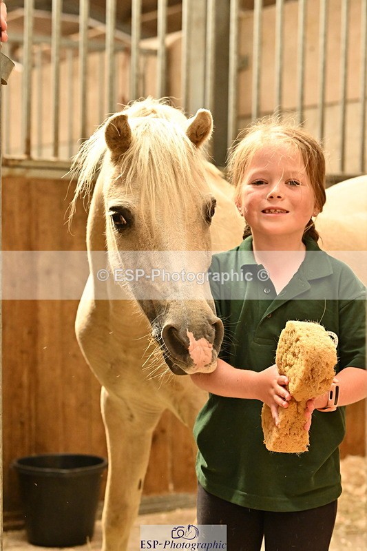 250821B-125730-00459 - Stable Shots and Group Photo