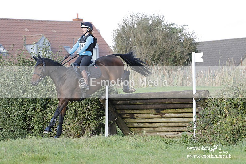  WWHT 171021 4066 - Open (1.00m)  17/10/21