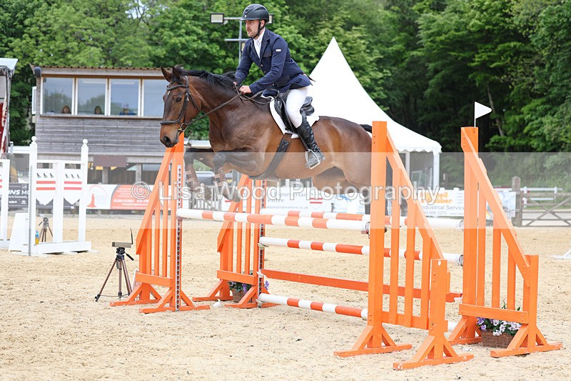3E7A9446 - Class 8: Senior Newcomers/1.10m open