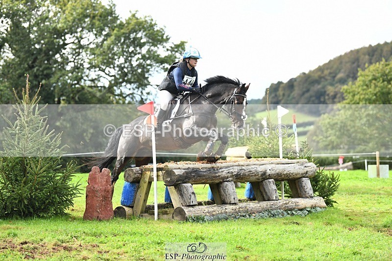 231021-135402-18150 - 444-REDHILL.SKANDEL-Emma.Stokes-SC+XC