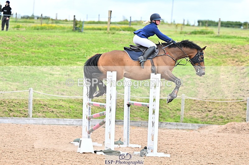 240608A-132907-02565 - Cls 4 Snr Newcomers and 1.10m Open