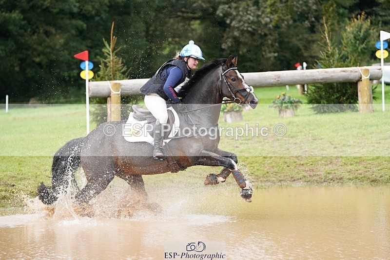 231021-135426-17448 - 444-REDHILL.SKANDEL-Emma.Stokes-SC+XC