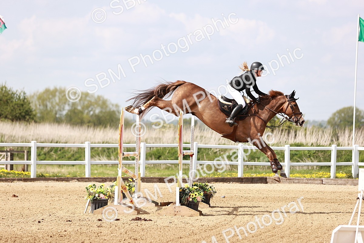  - Class 26 - Senior Foxhunter - 1.20m